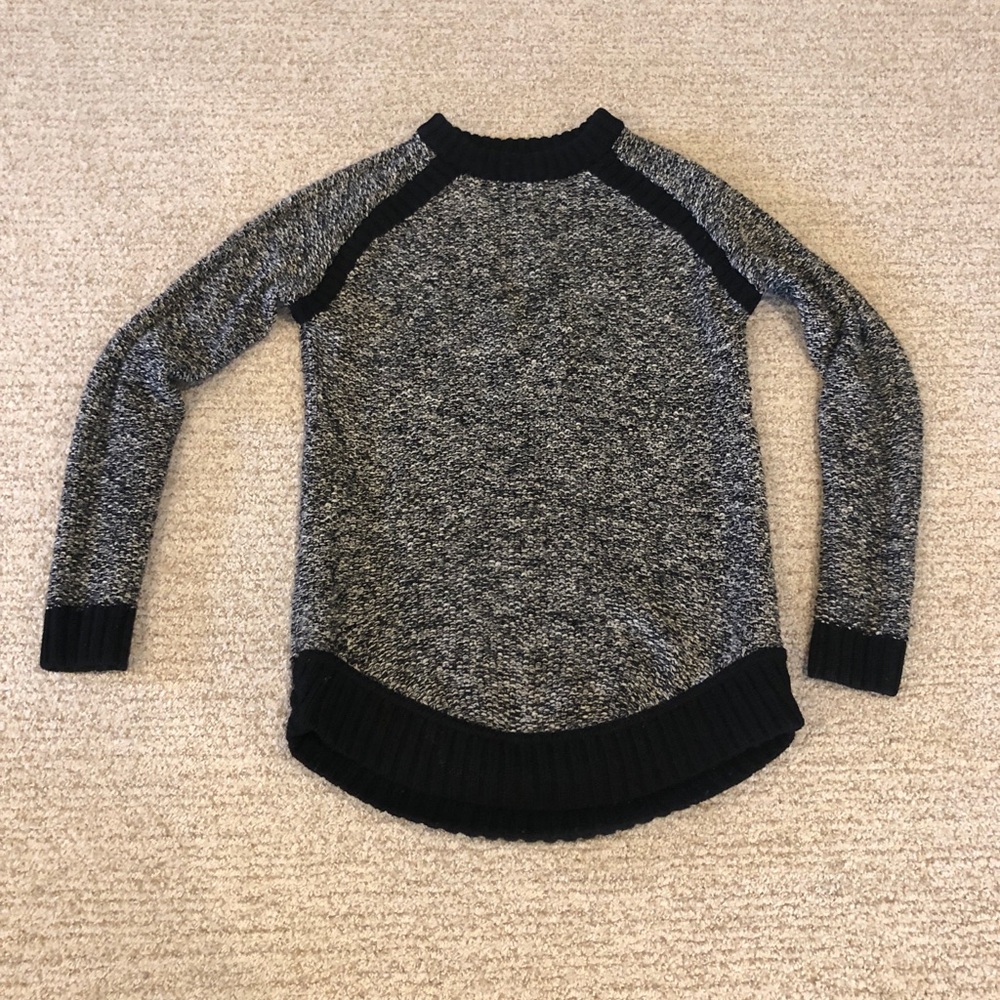 Lululemon passage sweater, size 6